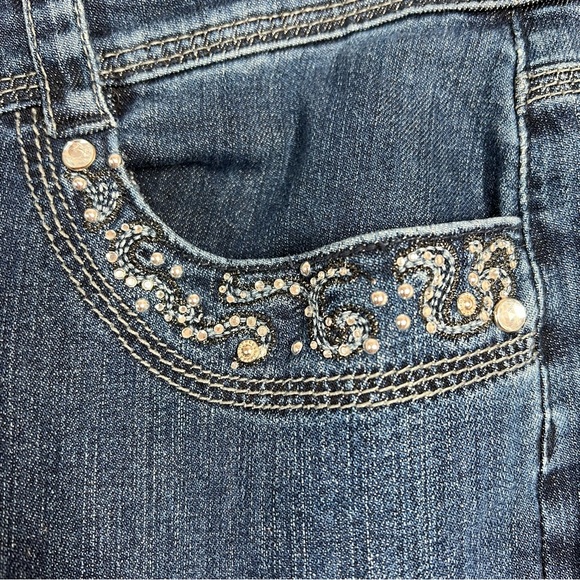 Chico's Platinum Sonvino Embellished Straight Leg Jeans Women's Size 2.5 Short - Picture 4 of 9